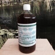 Foto van een fles Plantenextract verkrijgbaar bij DeDuurzameTuin.nl