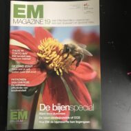 EM Magazine 19 Met deze keer een Bijenspecial. Bijen voor dummies, hoe EM de bijensterfte kan tegengaan, over de bijen-verdwijnziekte of CCD.