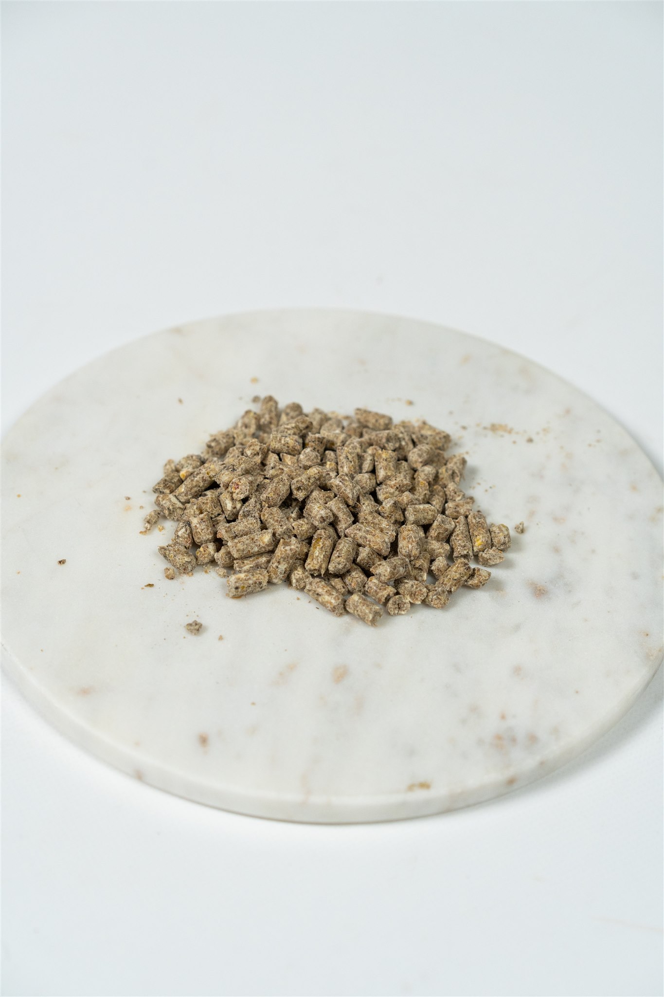 Close-up van Natuly Biologische Legkorrel met natuurlijke korrelstructuur.