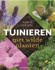 Tuinieren met wilde planten is een boek dat verkrijgbaar is bij DeDuurzameTuin.nl