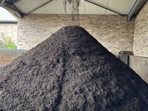 potgrond met rijke wormenmest geschikt voor moestuin