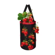 Plantgrowbag hangend in zwart en rood met rode openingen voor planten