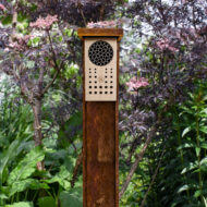 Bee&Bee Design bijenhotel van cortenstaal voor wilde bijen