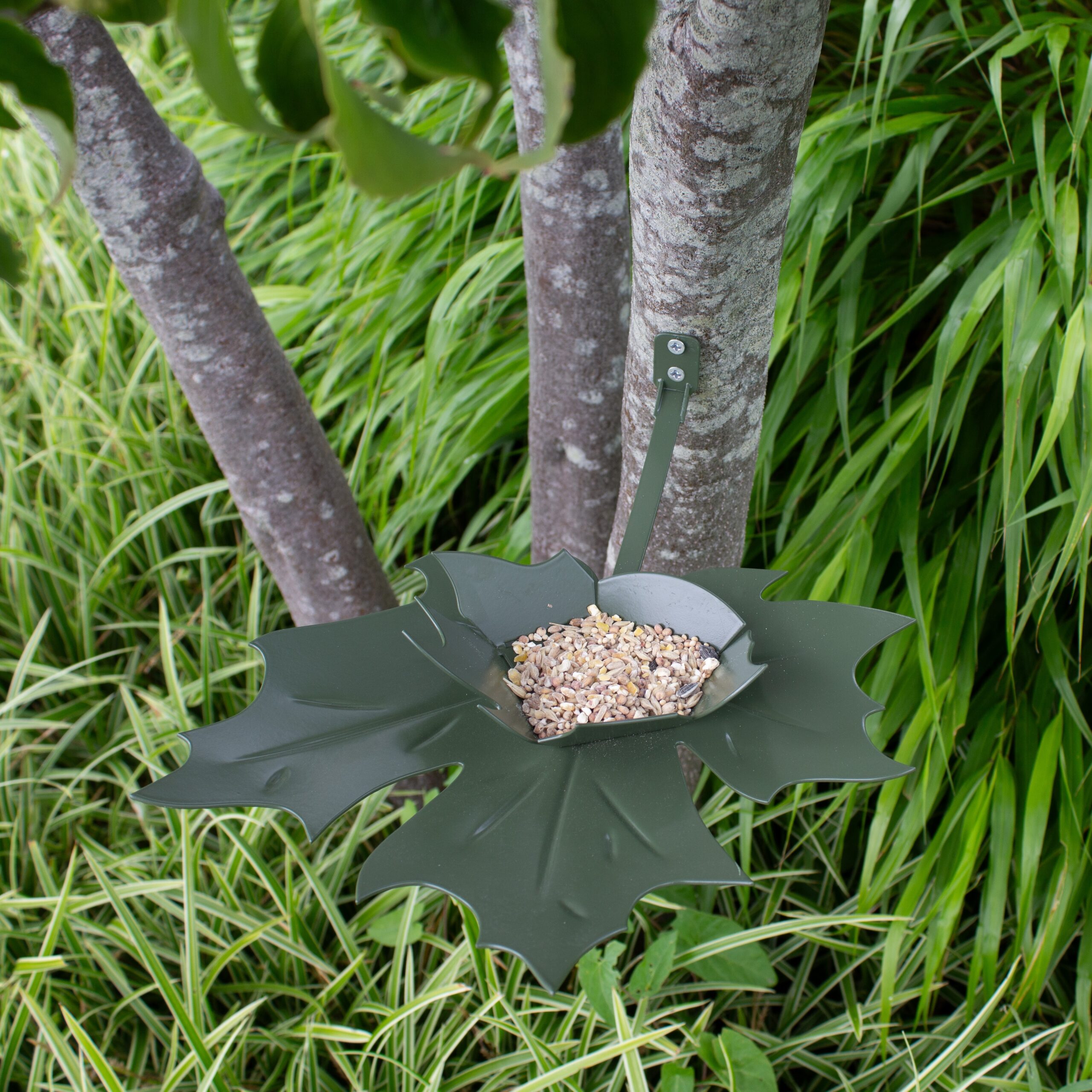 Groene Heeej Leaf Me vogelvoederschaal voor tuinvogels in de tuin